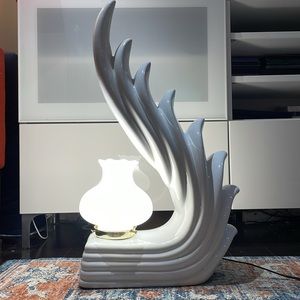 1980’s cascading wave / flame lamp, white, rare!
